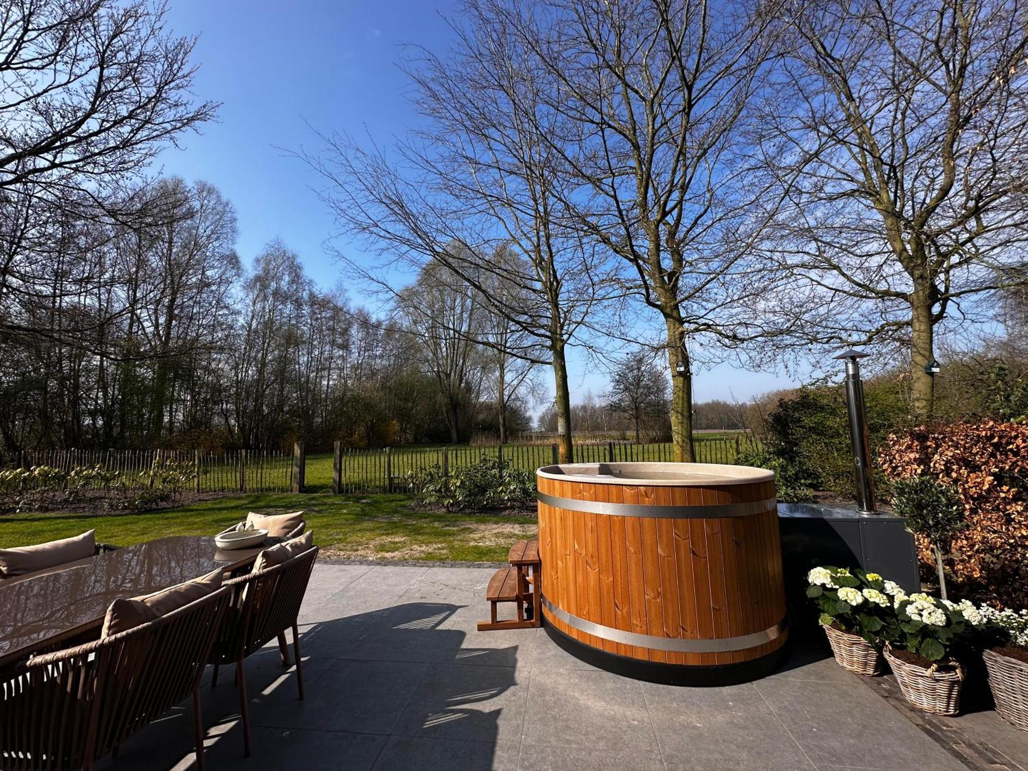 Landhuisje Ter Heide - Charming With Hottub * De Moer