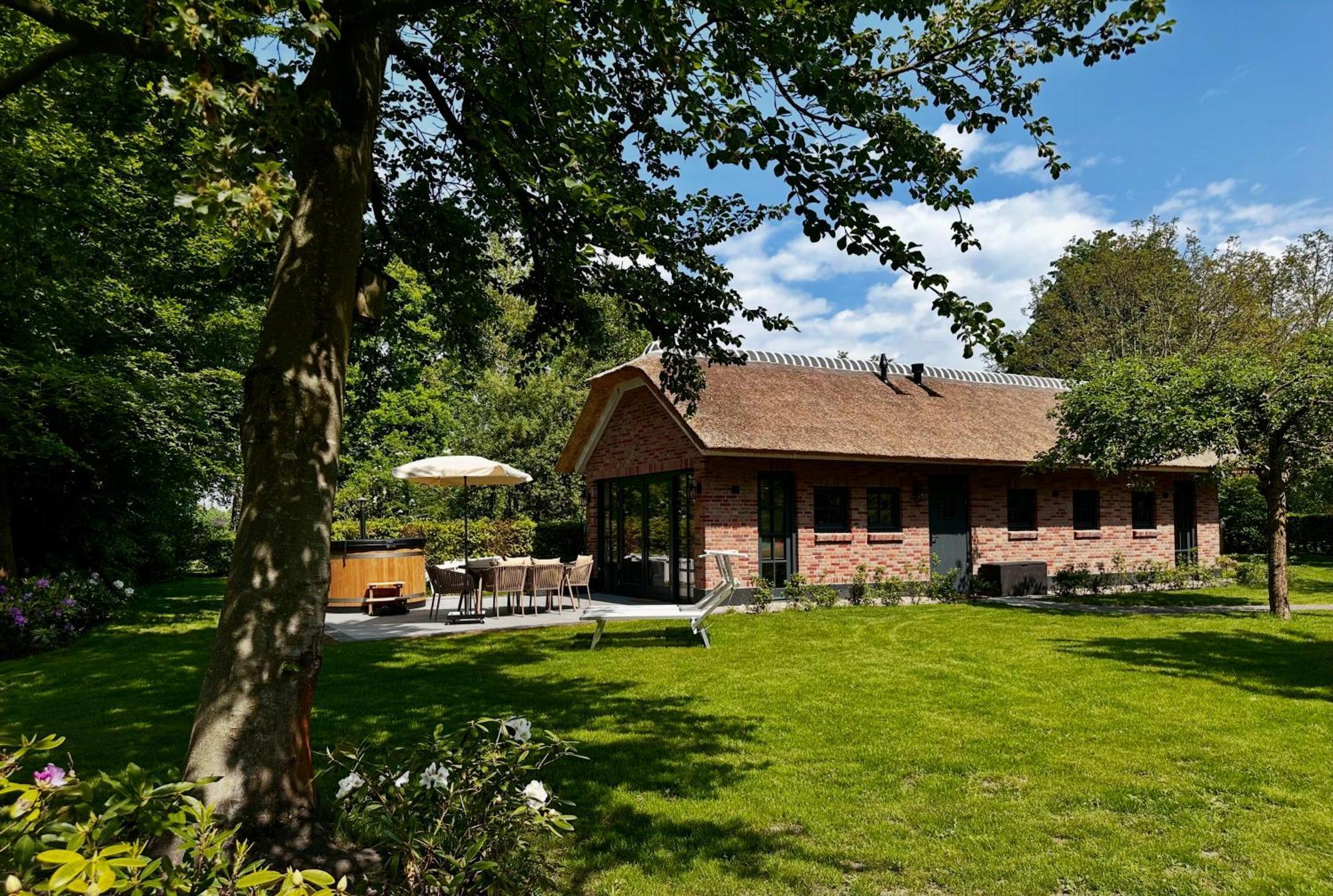 Landhuisje Ter Heide - Charming With Hottub De Moer